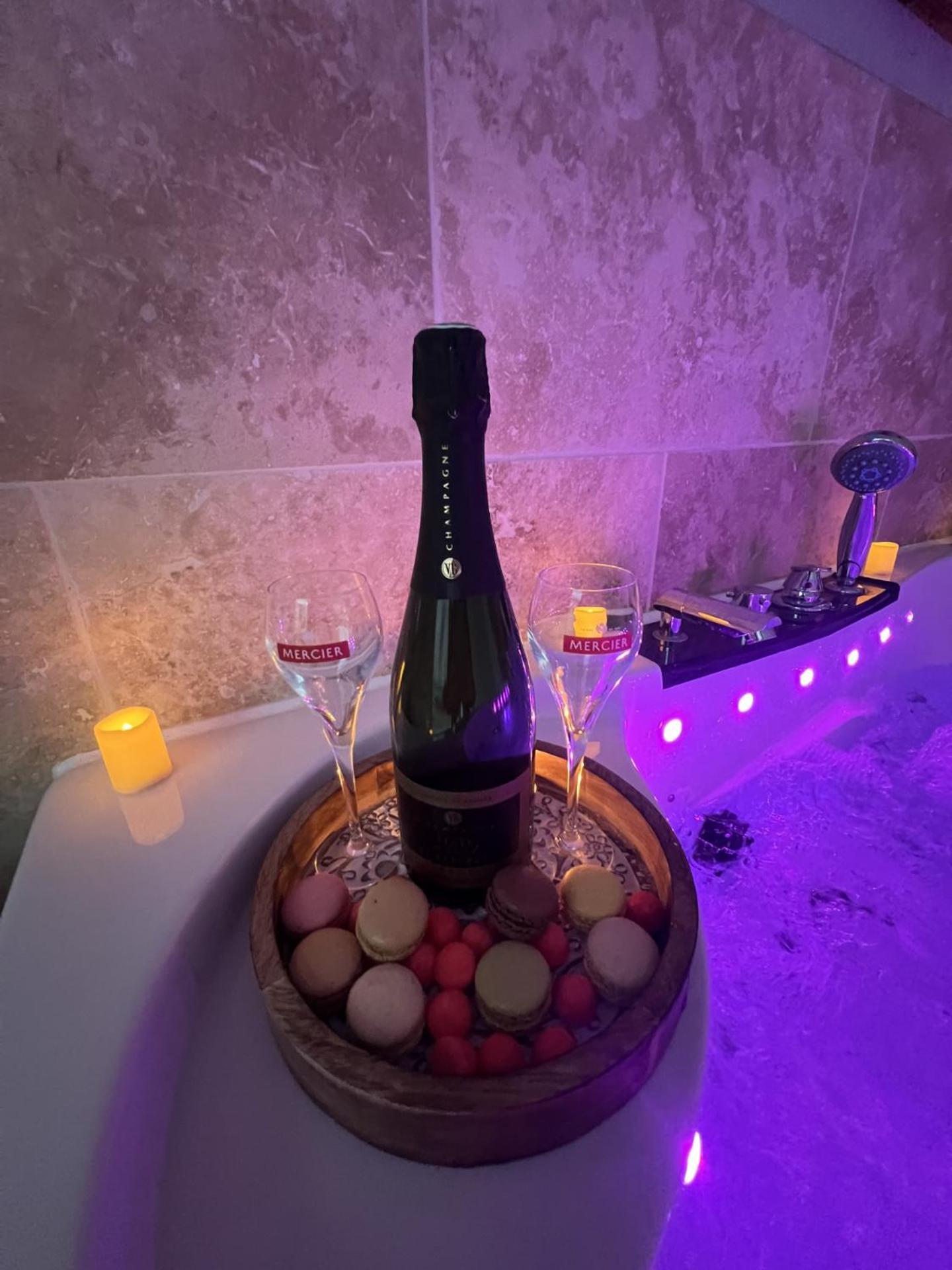 Alba Spa "Love Jacuzzi Sauna" Villefranche-de-Lauragais Bagian luar foto